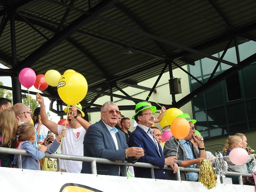 Łomża. 4. edycja PKO Bieg Charytatywny na stadionie. Pomagali z każdym krokiem i pokonywali rekordy [ZDJĘCIA, WIDEO]