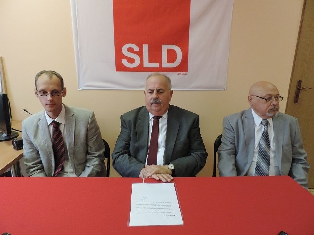 Włodzimierz Figas (na zdjęciu w środku), kandydat lewicy na prezydenta Inowrocławia.