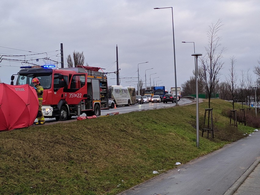Dramatyczny wypadek w Częstochowie! Ciężarówka ciągnęła...