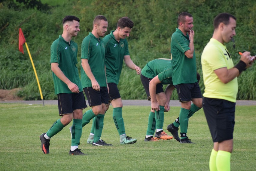 Piłkarze GKS Iwaniska przegrali w emocjonującym meczu z Nidzianką Bieliny. Wszystkie bramki padły w drugiej połowie. Zobacz zdjęcia