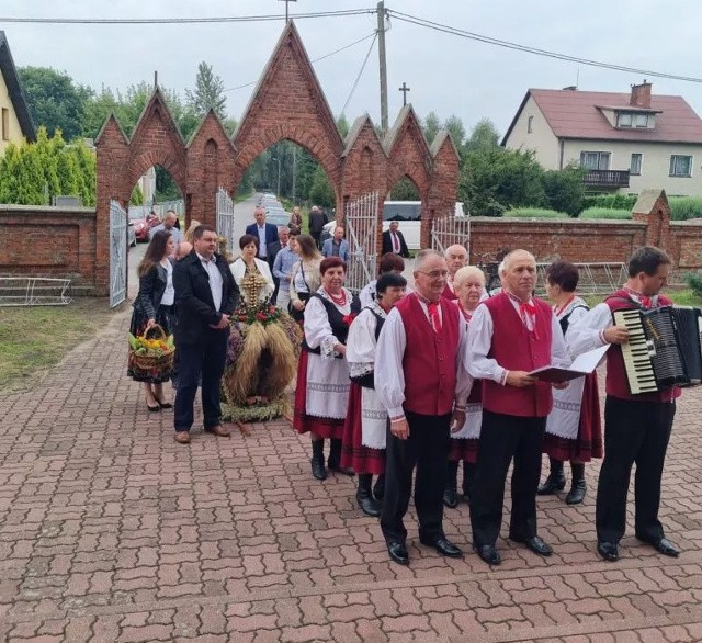 W tym roku, podobnie jak w poprzednim, dożynki parafialne w Policznie odbyły się w skromnej formie.