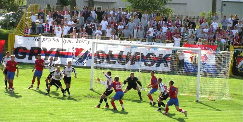 Bezbramkowym remisem zakonczyly sie III-ligowe derby regionu...