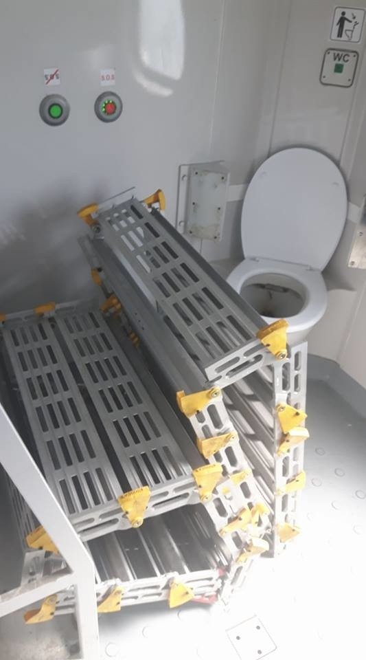 Toaleta dla niepełnosprawnych w pociągu była nieczynna,...