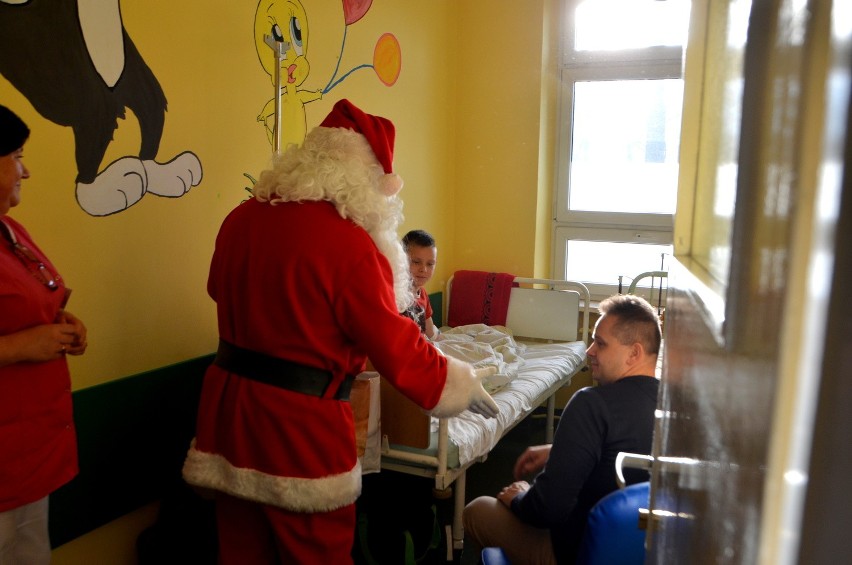 Czeladź: Mikołaj odwiedził dzieci w szpitalu [ZDJĘCIA]