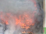 W Barczy pod Kielcami zapalił się autobus wiozący dzieci 