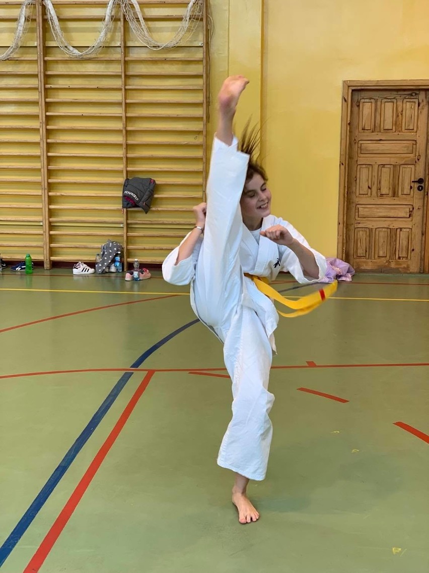 Ruszyły treningi karate w powiecie pińczowskim. Do grup mogą dołączać dzieci, młodzież i dorośli (DUŻO ZDJĘĆ) 