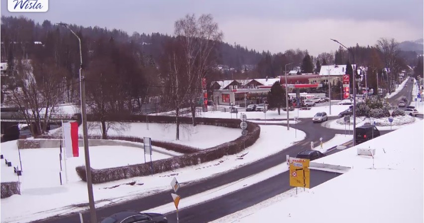 W Beskidach sypneło śniegiem. Niewielki mróz powinien...