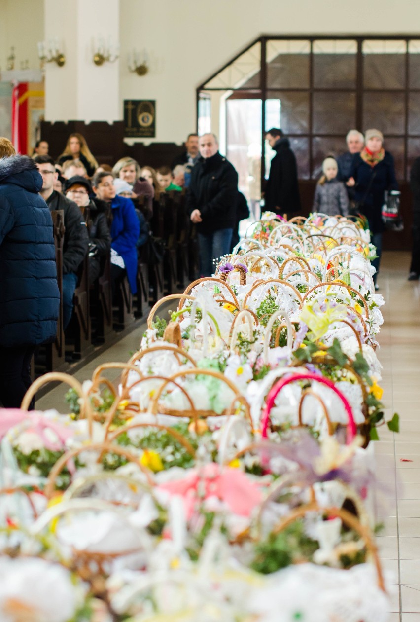 Święcenie pokarmów w ostrowskich parafiach pw. Chrystusa Dobrego Pasterza oraz Wniebowzięcia Najświętszej Maryi Panny [ZDJĘCIA, WIDEO]