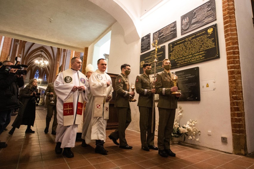 Uroczystą mszę odprawił dziś w bazylice św. Elżbiety...