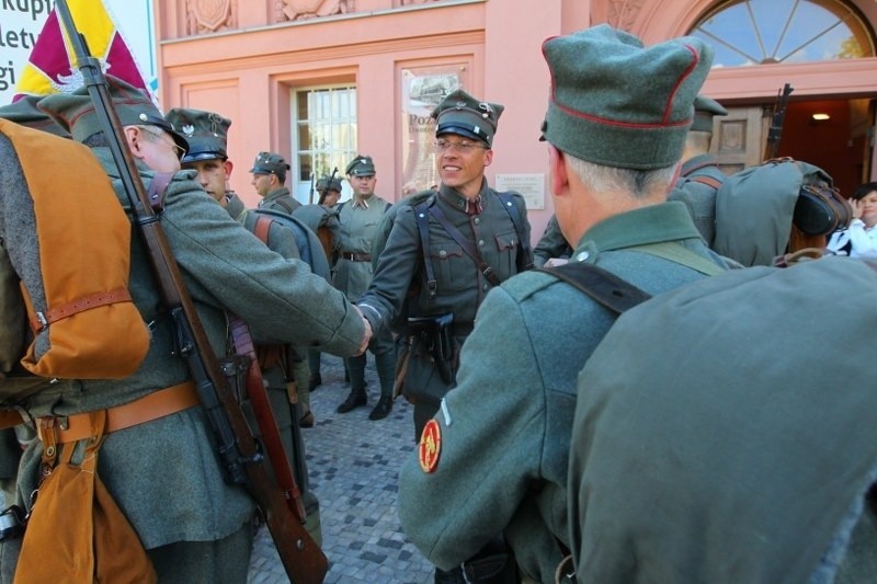 Poznańscy rekonstruktorzy wyruszają do Warszawy.