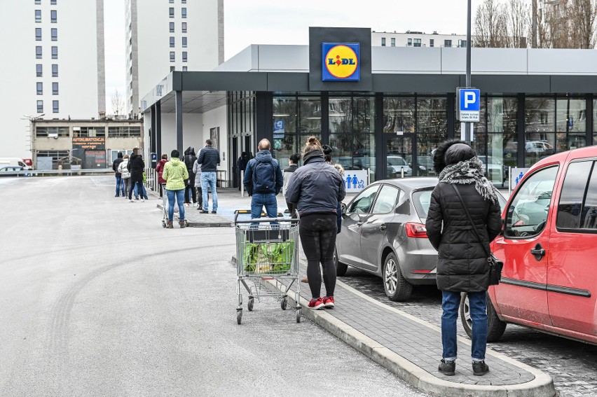 Limit klientów, uzależniony od liczby kas, godziny, w...