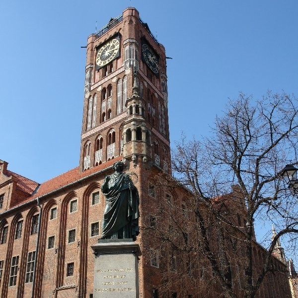 Orszak wyruszy o 14.00 spod pomnika Kopernika, następnie ulicami Szeroką i Królowej Jadwigi podąży na Rynek Nowomiejski.