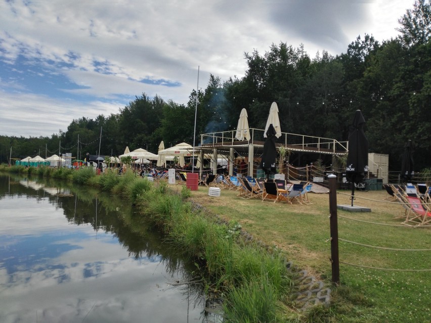 Beach Bar Woda w Dolinie Trzech Stawów w Katowicach...