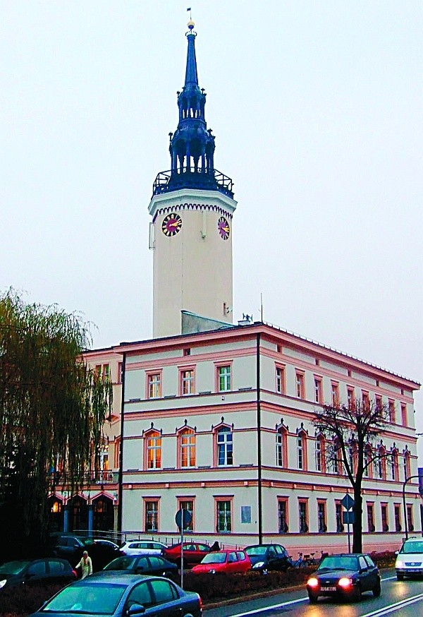 Teraz przyszedł moment na oszczędności, by gmina miała z czego spłacić zadłużenie.