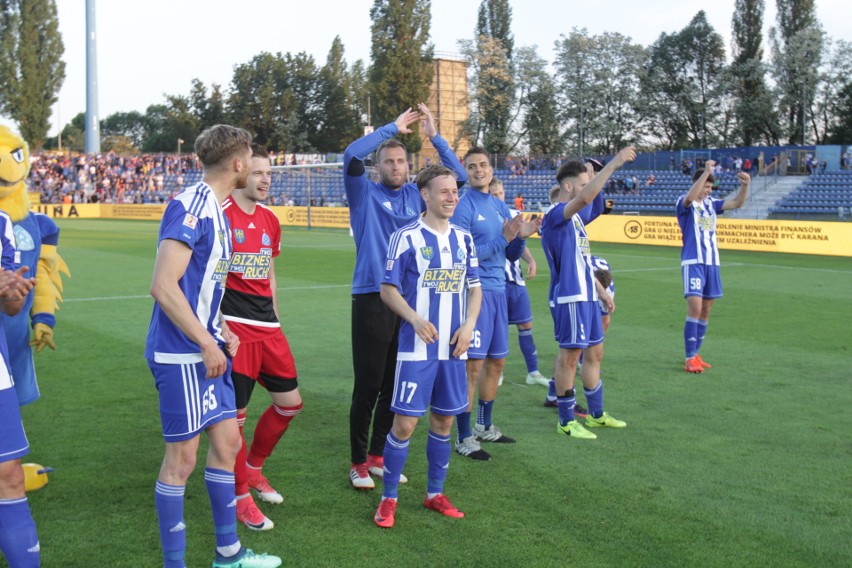 Ruch Chorzów - GKS Katowice 1:0. Tak cieszyli się kibice i piłkarze Niebieskich ZDJĘCIA