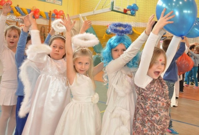 Dzieci z SP nr w Kołobrzegu wzięły udział w Igrzyskach Wszystkich Świętych.