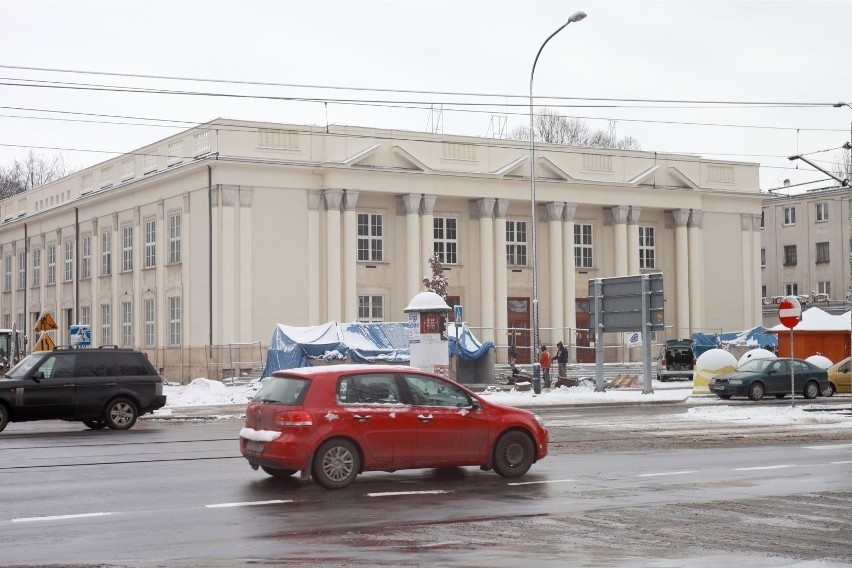 W 2012 roku rozpoczęła się renowacja budynku centrum Świt.