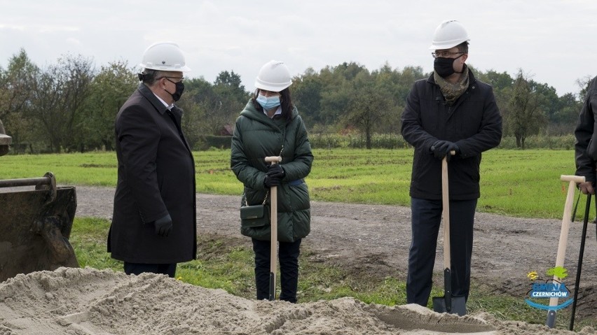 Rozpoczęcie budowy obwodnicy Rybnej i wbicie pierwszej...