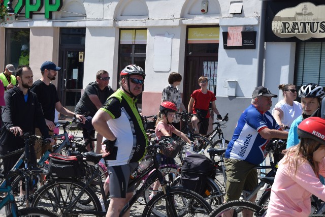 Czerwiec zapowiada się miesiącem rajdów rowerowych w Skierniewicach. Za nami rajd organizowany przez Ośrodek Sportu i Rekreacji, który odbył się 4 czerwca. A już w niedzielę, 11 czerwca, kolejny rajd - Rodzinny Rajd Rowerowy organizowany przez PTTK "Szaniec" w Skierniewicach