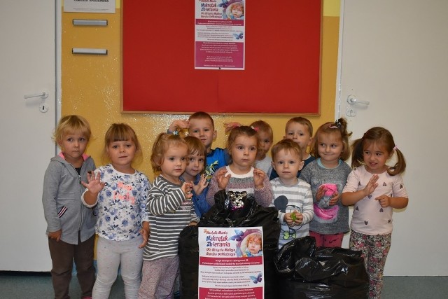 Dzieci z przedszkola w Gałkach też zbierały nakrętki, by pom&oacute;c choremu Krzysiowi.