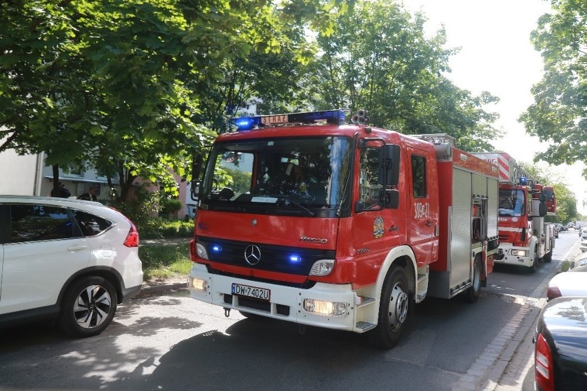 Wrocław: Pożar w bloku przy Ślicznej. Zapalił się balkon