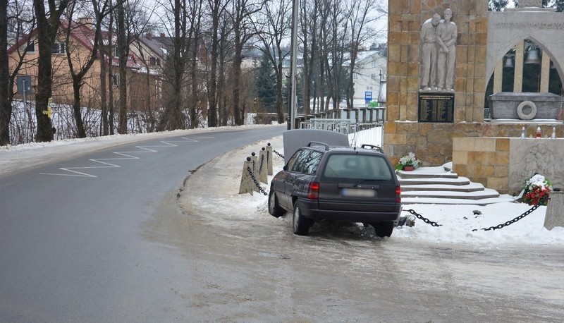 Kierowca chcąc ominąć nietrzeźwego mężczyznę uderzył w...