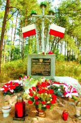 Spór o napis na pomniku w Kletnem. Inicjator budowy oraz IPN widzą różne powody śmierci żołnierzy Wojska Polskiego