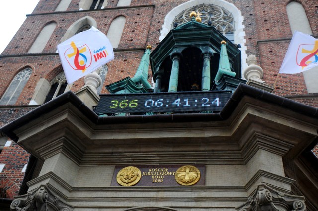 26 lipca br. przy wejściu do Bazyliki Mariackiej pojawił się zegar odmierzający czas do Światowych Dni Młodzieży Kraków 2016