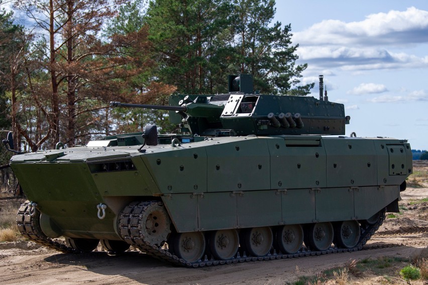 Nowy bojowy wóz piechoty na testach poligonowych w Drawsku. Zobacz najnowszą galerię zdjęć 