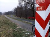 Rowerzysta nadział się na stalowy drut rozciągnięty na wale przy Odrze. Słubicka policja szuka bezmyślnego żartownisia i świadków zdarzenia