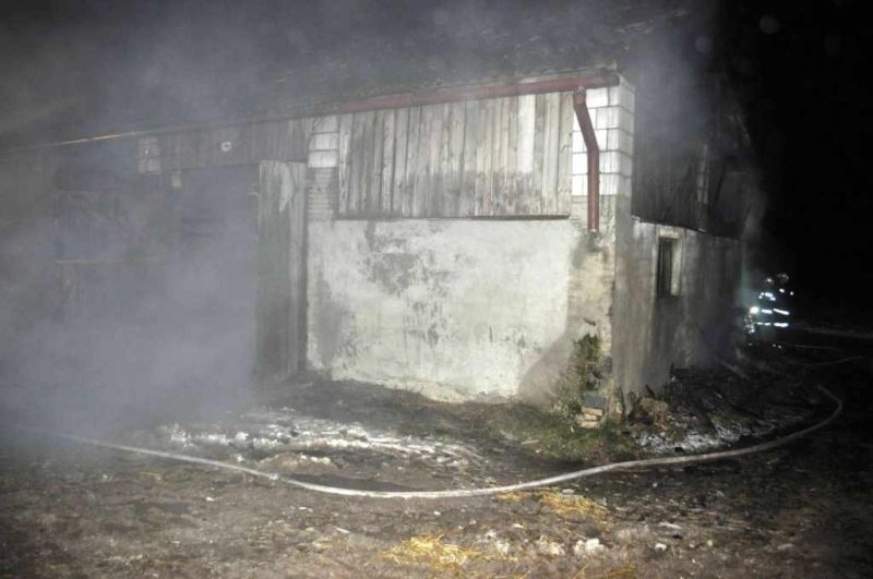 Sułkowice: Pożar nad ranem - budynek spłonął niemal całkowicie