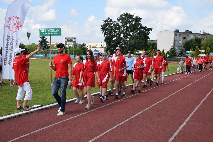 Olimpiady Specjalne w Sandomierzu. 150 zawodników na stadionie (NOWE ZDJĘCIA)