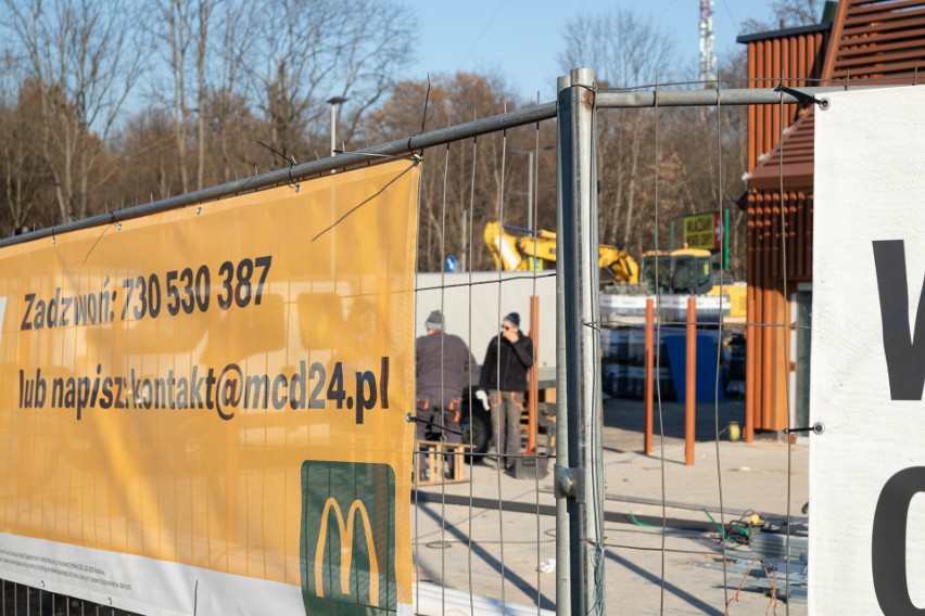 Kolejna restauracja McDonald’s powstaje przy ważnej ulicy w Krakowie. Czy utrudni ruch?