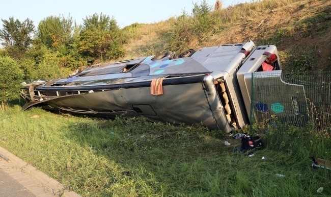 Wypadek pod Dreznem na A4. Zmarła 11 ofiara wypadku polskiego autokaru i busa [ZDJĘCIA]