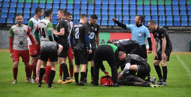 Ma zdjęciu mecz Powiślanka Lipsko - Proch Pionki. Więcej zdjęć z tego meczu i innych 23.kolejki Tymex Ligi Okręgowej na kolejnych slajdach.