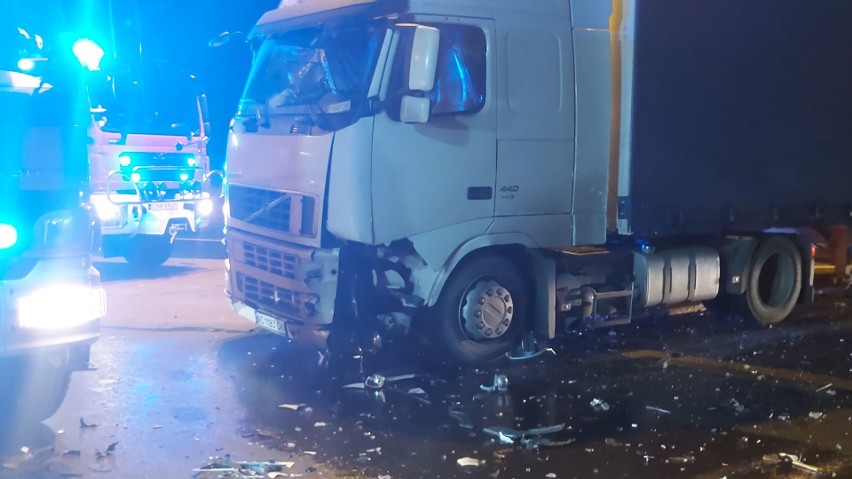 Groźny wypadek z udziałem ciężarówki na obwodnicy Nakła! 