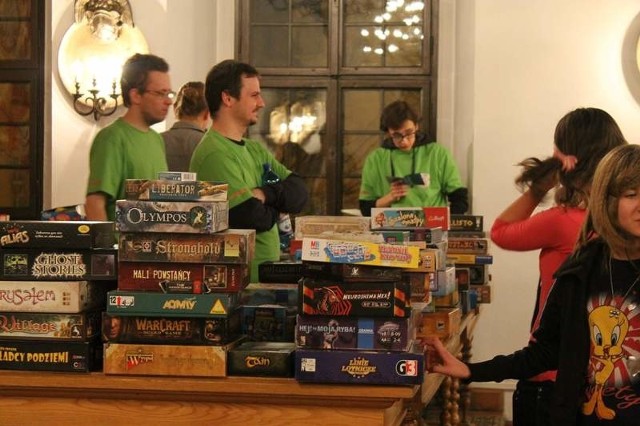 Na chętnych czekają setki gier a także wolontariusze, którzy wytłumaczą ich zasady.