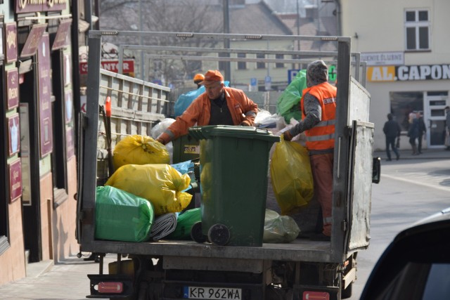 W ub. roku miasto do wywozu odpadów dopłaciło ponad 5 mln zł. W 2019 r.  prognozowany deficyt  szacuje się na blisko 11,5 mln zł. W ciągu 5 lat ilość produkowanych odpadów wzrosła o 5 tysięcy ton