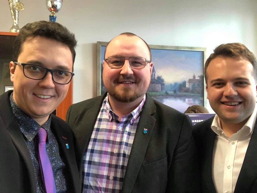 Od lewej: starosta Piotr Babicki, Maciej Myszka, prezydent...