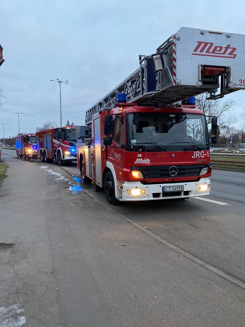 W gaszeniu pożaru przy Tadeusza Kościuszki w Toruniu brali...