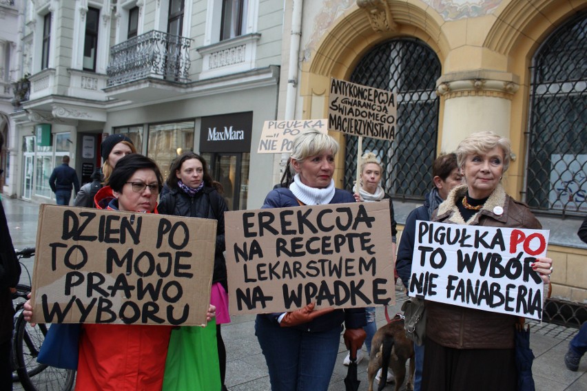 Protest na Piotrkowskiej przed siedzibą PiS: Antykoncepcja...