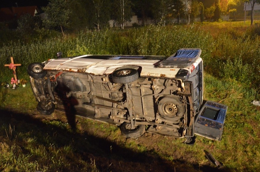 Wypadek koło Szczercowa. Bus zderzył się z samochodem...