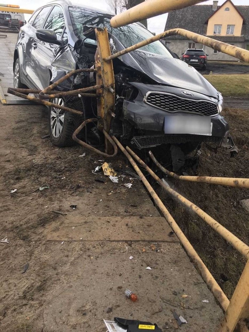 Kierowca w Malborku zasnął za kierownicą i uderzył w barierę mostu na Kanale Juranda 22.03. 2018 [zdjęcia]
