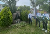 W łódzkiej SMS pamiętali. 17. rocznica śmierci Kazimierza Górskiego.  Kwiaty przed pomnikiem