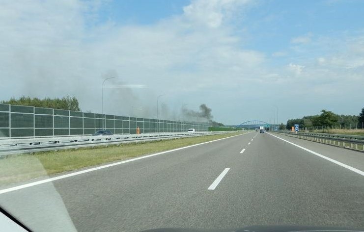 Pożar naczepy samochodu ciężarowego na autostradzie A4 w Borku Wielkim koło Sędziszowa Małopolskiego