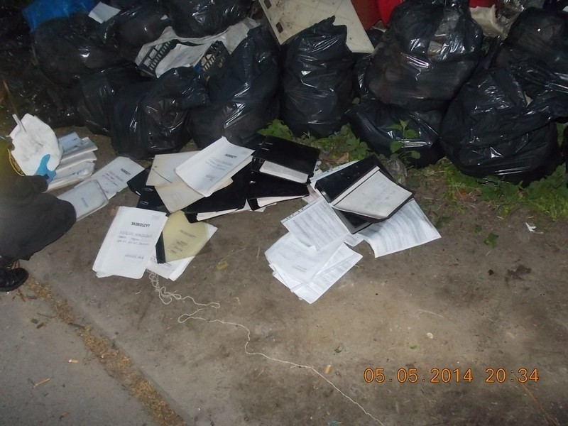 Gdańsk: Strażnicy Miejscy znaleźli dokumenty w śmieciach [ZDJĘCIA] 