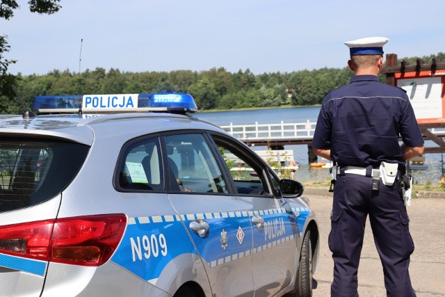 Patrole policji na bytowskich jeziorach.