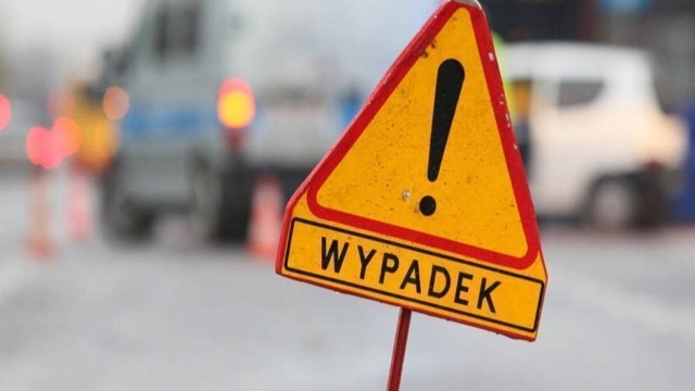 W poniedziałek przed południem na trasie z Marszowa do Żagania  doszło do zderzenia dwóch samochodów osobowych.