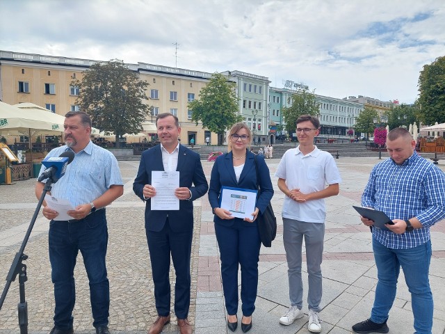 Działacze PiS apelują do prezydenta Białegostoku o przywrócenie nocnych autobusów