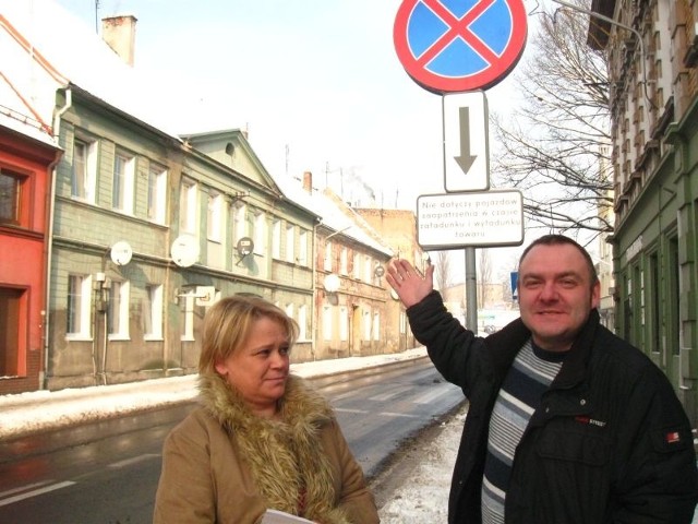 - Ten znak doprowadza nas do bankrutcwa - mówią Edyta i Jacek Rogala.